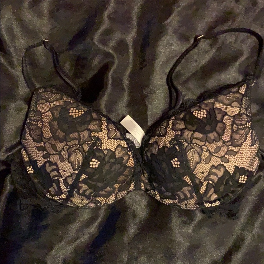😋2 for $20 Victoria Secret Lace push up bra 34B